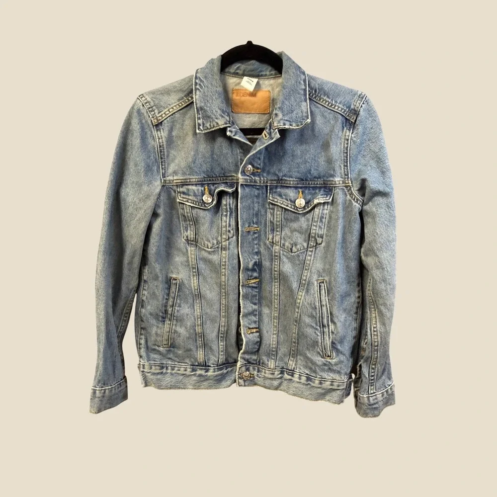 H&M &Denim Light Wash Jean Trucker Jacket Womens Size 8 Blue Cotton Classic